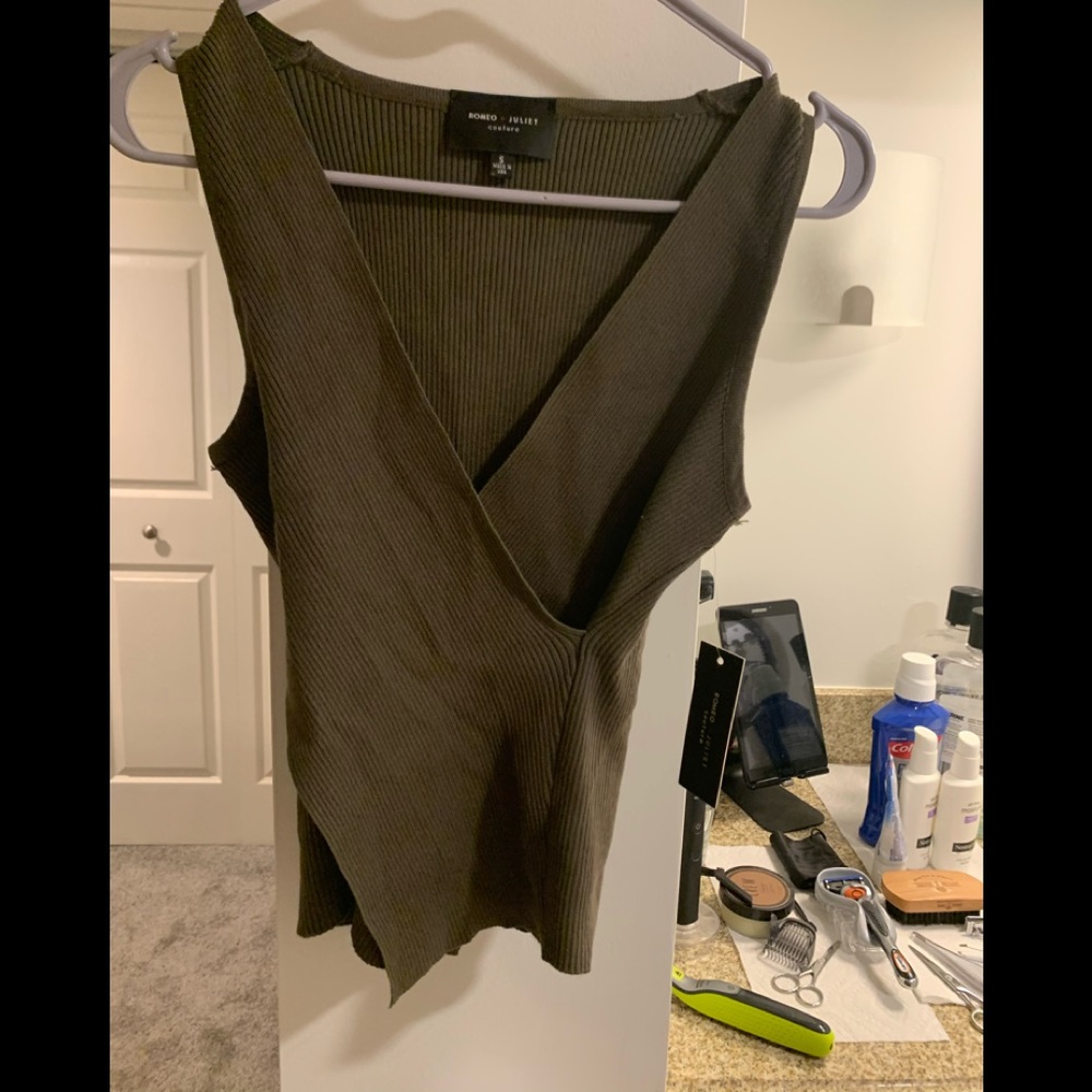 Size small green knit sleeveless shirt